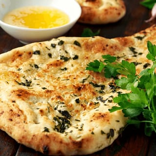 CHILLI GARLIC NAAN