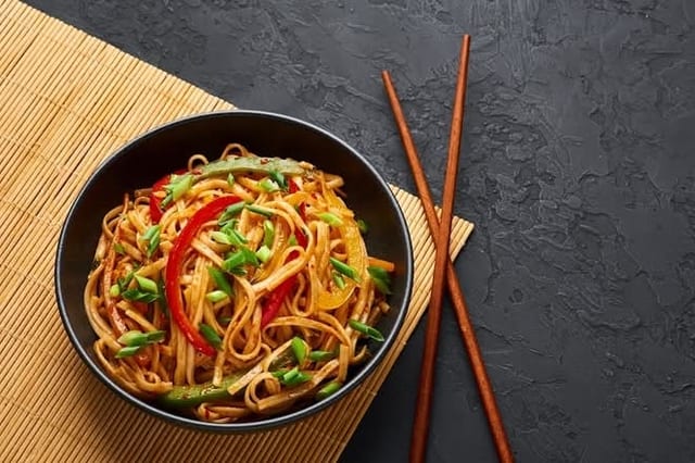 CHICKEN SCHEZWAN NOODLES.