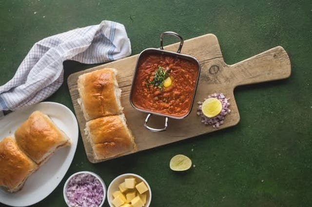 PAV BHAJI HALF TRAY.